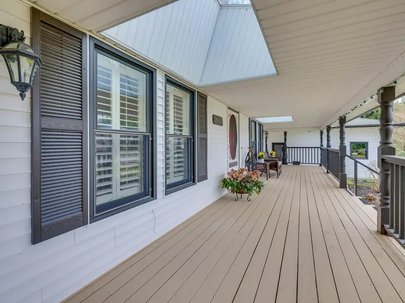 21004 43 AVENUE - photo 2 of 25