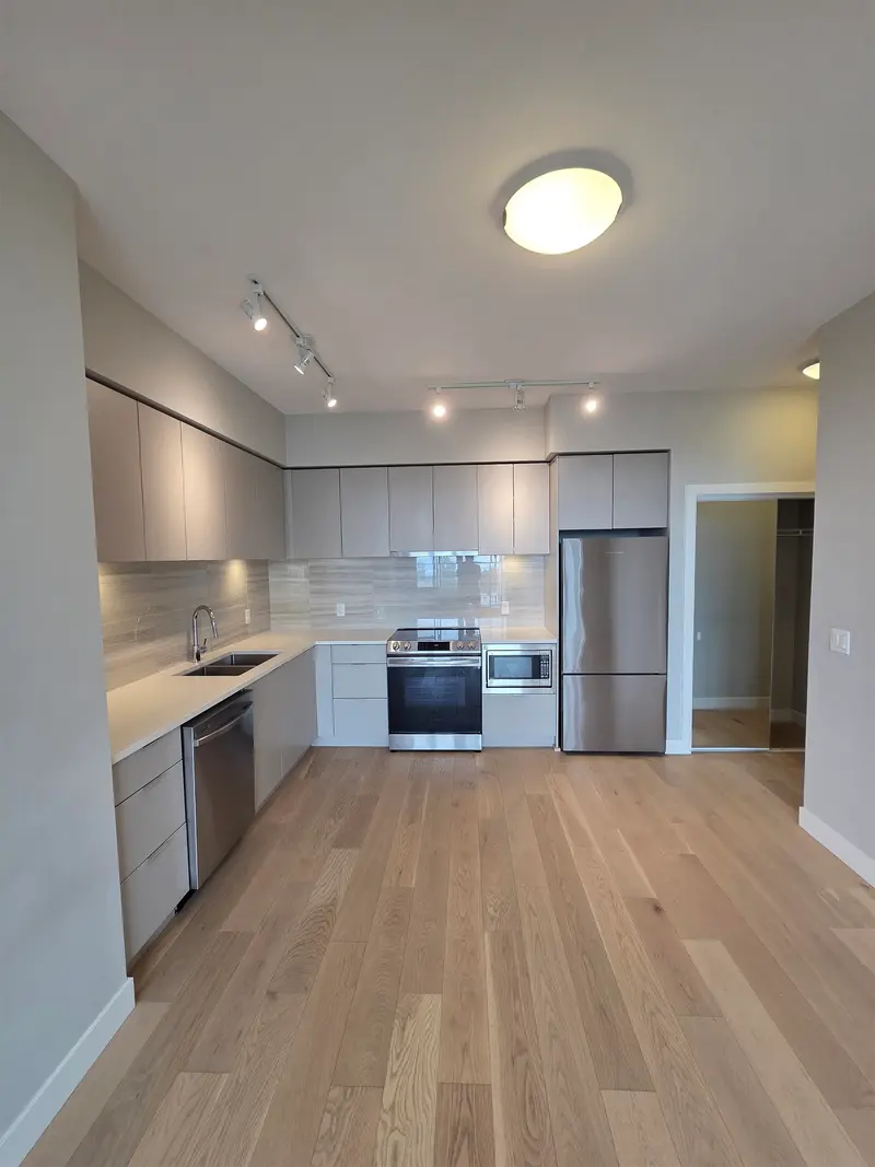 801 8761 UNIVERSITY CRESCENT - photo 2 of 19