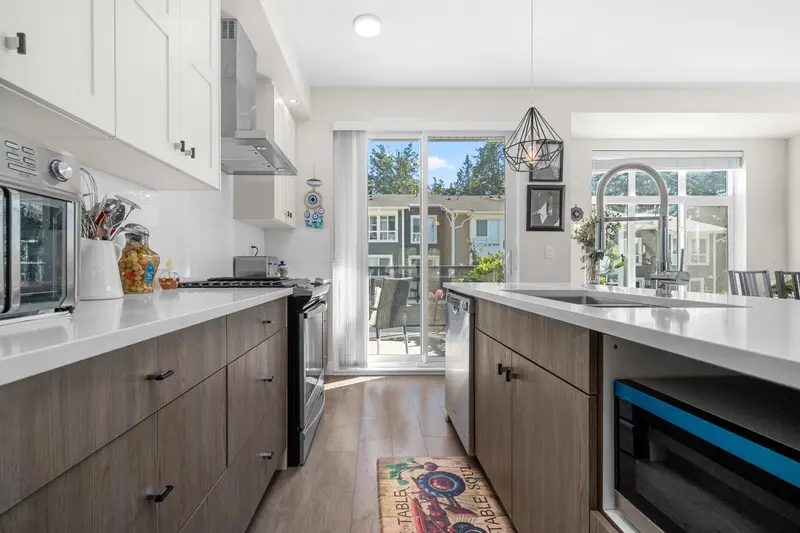 37 24108 104 AVENUE - photo 4 of 25