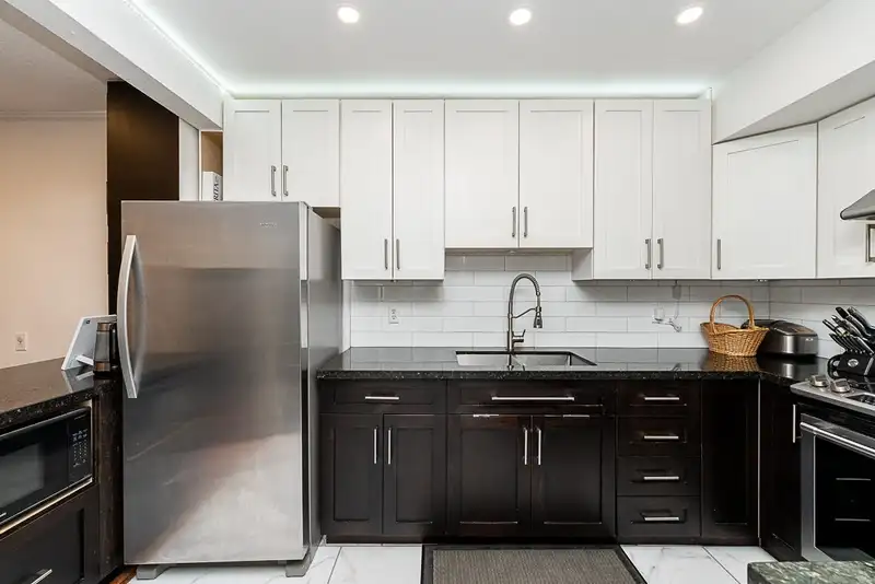 35 13795 102 AVENUE - photo 2 of 38