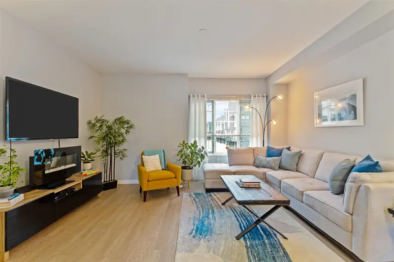 202 19451 SUTTON AVENUE - photo 2 of 25