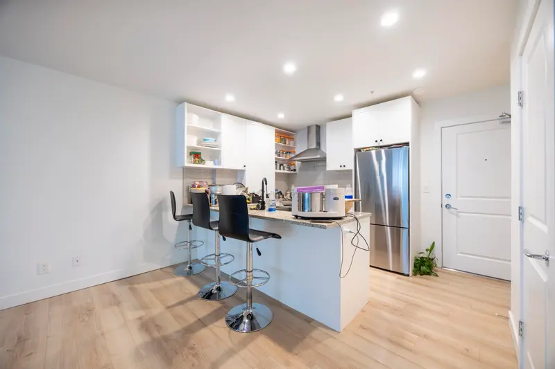 A104 20487 65 AVENUE - photo 4 of 22