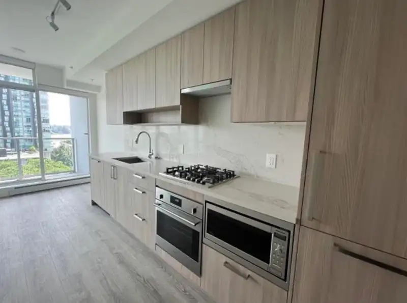 807 13350 CENTRAL AVENUE - photo 2 of 29