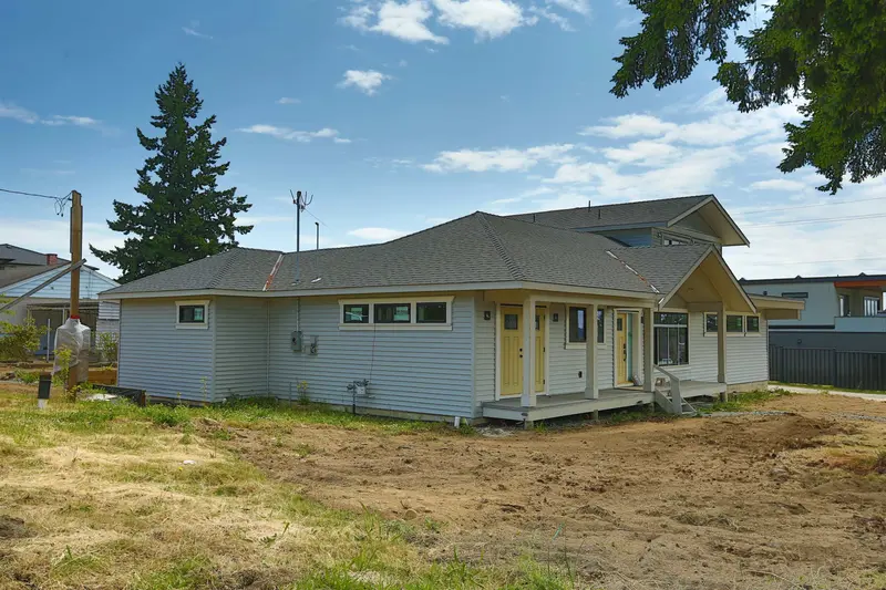 201 FINNIGAN STREET - photo 3 of 5