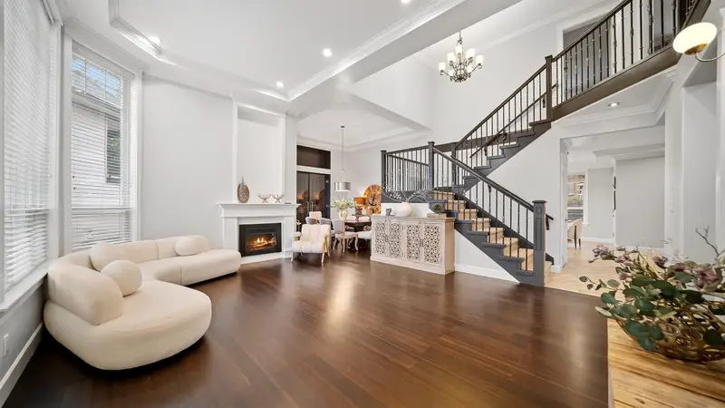 15038 70 AVENUE - photo 1 of 25