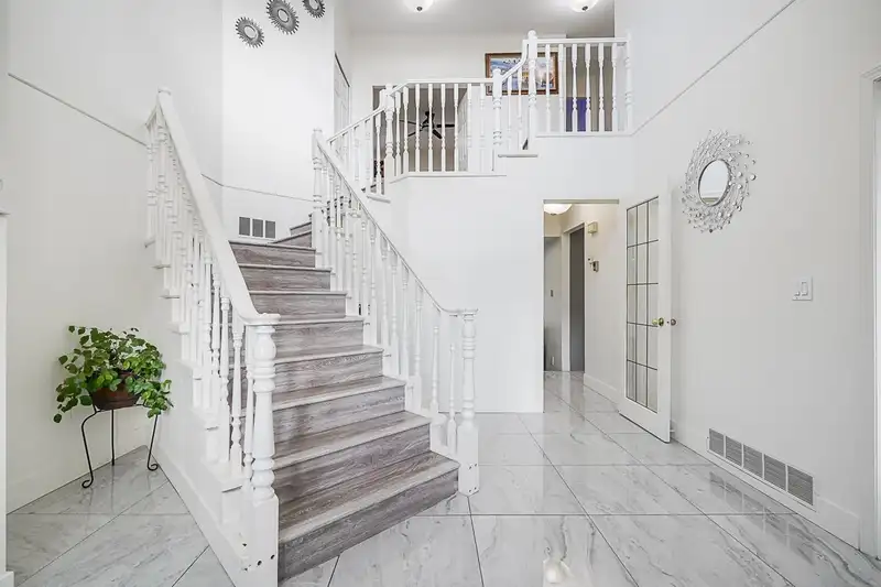 12493 63 AVENUE - photo 2 of 40