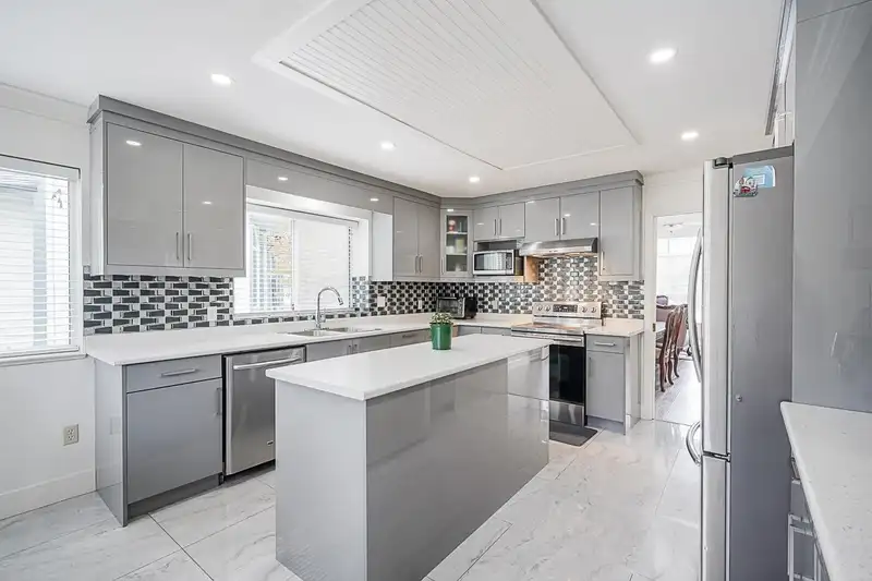 12493 63 AVENUE - photo 3 of 40