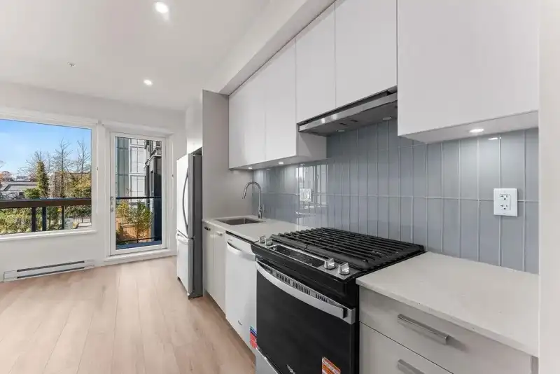 220 13760 75A AVENUE - photo 1 of 25
