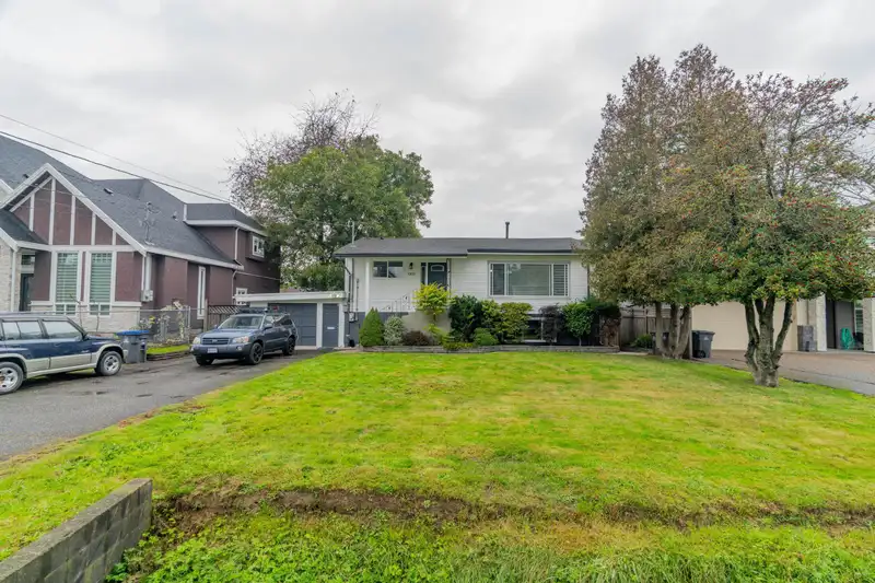 13131 110 AVENUE - photo 3 of 30