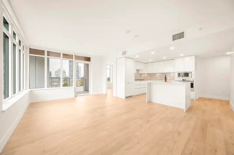 404 10428 WHALLEY BOULEVARD - photo 2 of 20