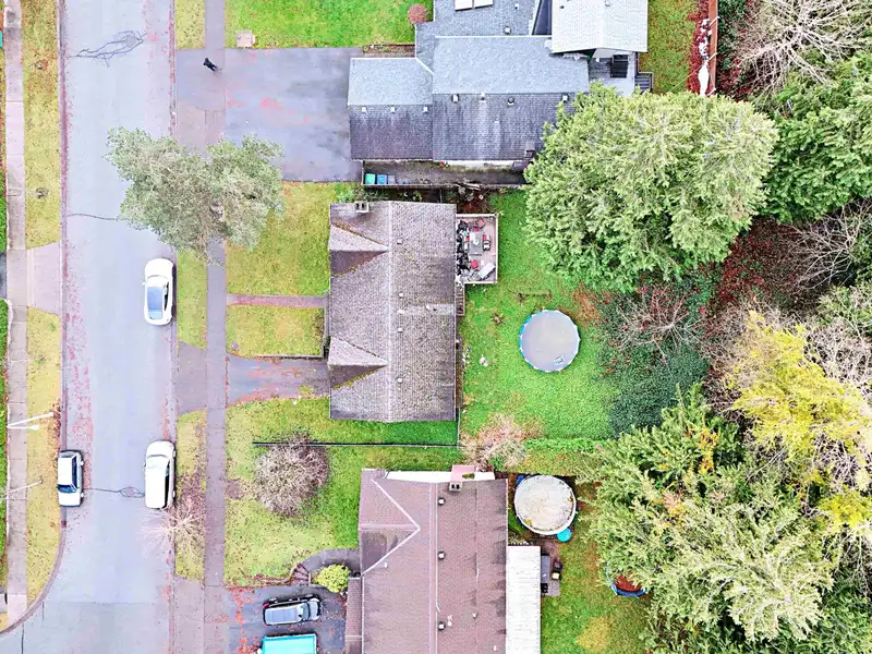 7787 138 STREET - photo 2 of 5