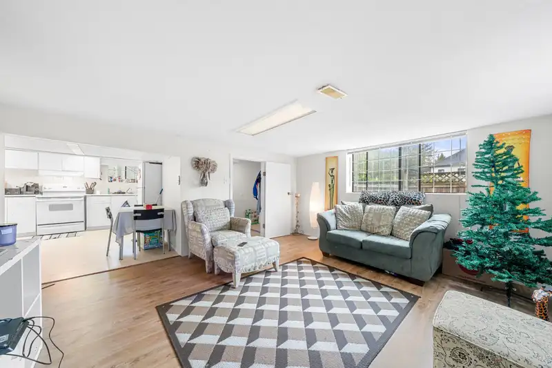 8982 148 STREET - photo 4 of 40