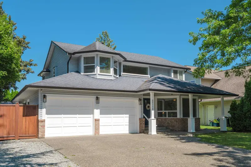 22111 46 AVENUE - photo 2 of 25