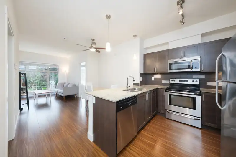211 13468 KING GEORGE BOULEVARD - photo 4 of 24