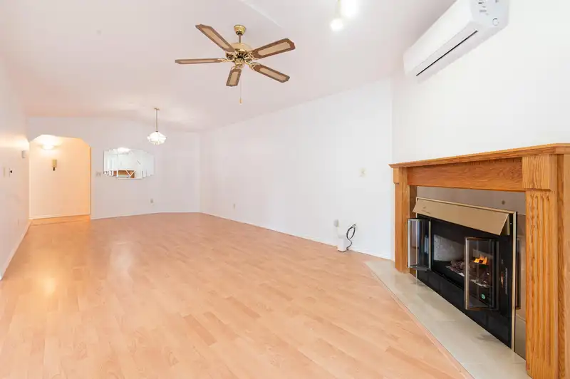 205 10584 153 STREET - photo 4 of 32