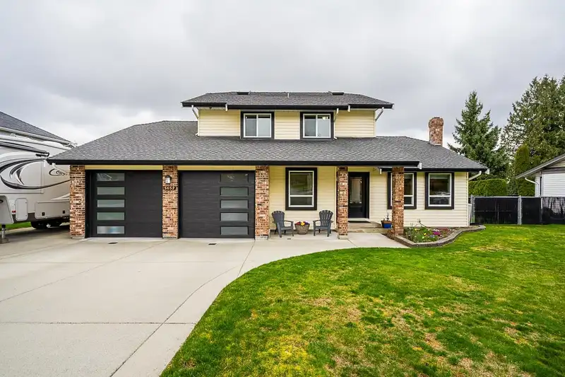 5652 E SUNRISE CRESCENT - photo 1 of 39