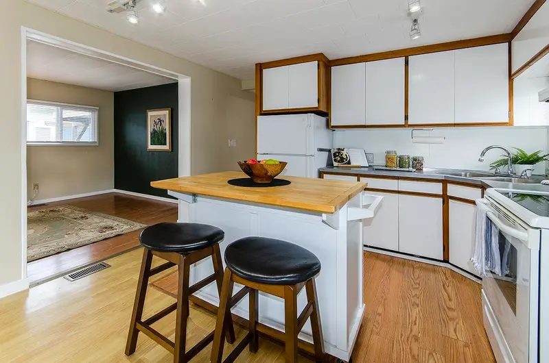 460 SUNDANCE CRESCENT - photo 4 of 24