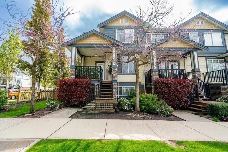 1 18818 71 AVENUE - photo 1 of 33