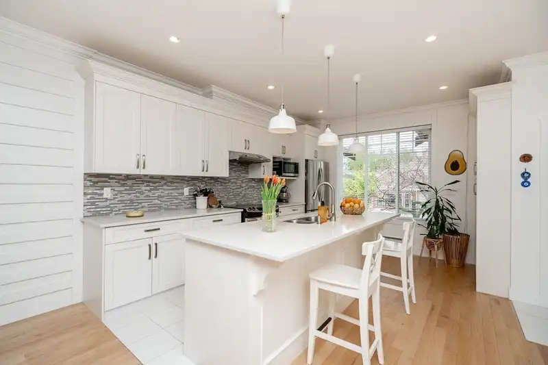 1 18818 71 AVENUE - photo 3 of 33