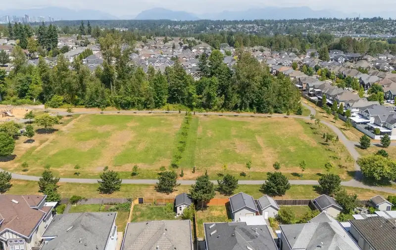 14850 69 AVENUE - photo 2 of 40