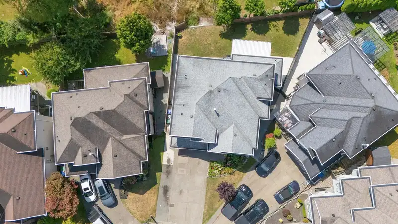 14850 69 AVENUE - photo 3 of 40