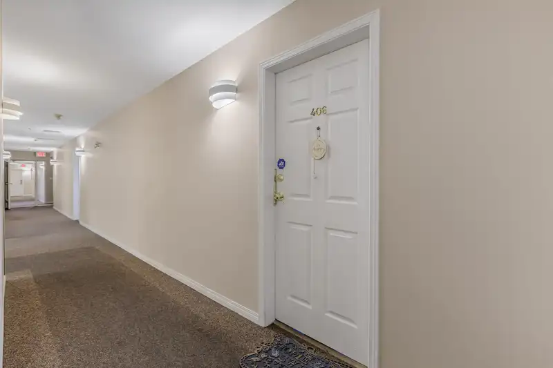 406 13727 74 AVENUE - photo 4 of 25