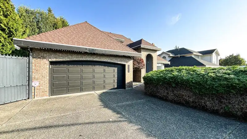 16275 87 AVENUE - photo 2 of 37