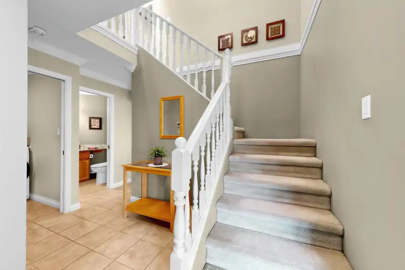 15929 88A AVENUE - photo 2 of 29