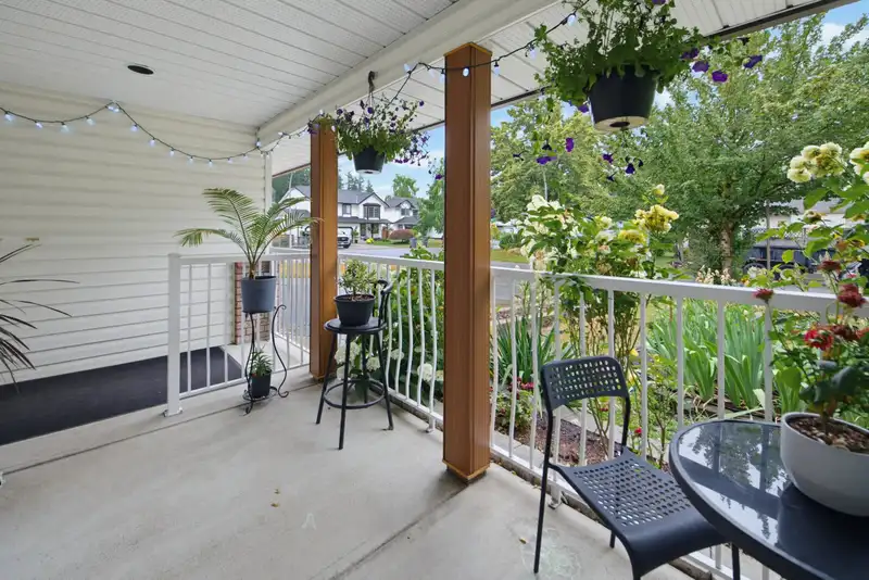 15299 93A AVENUE - photo 3 of 40