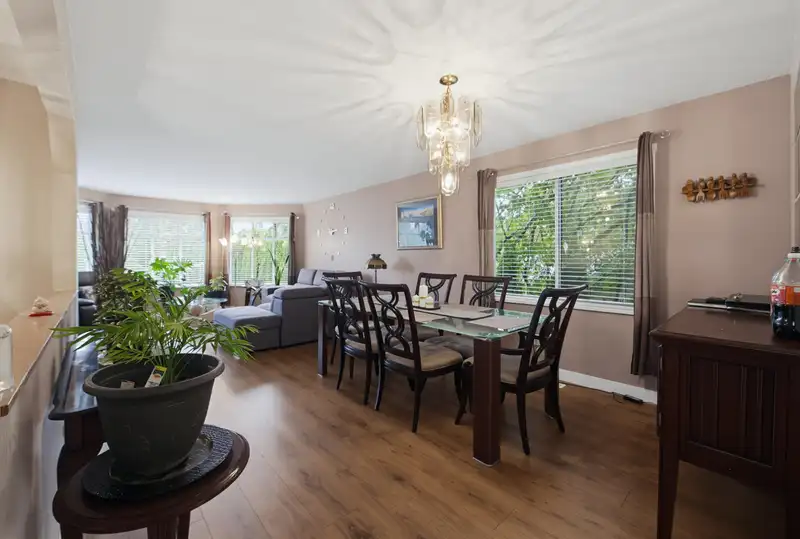 15299 93A AVENUE - photo 4 of 40
