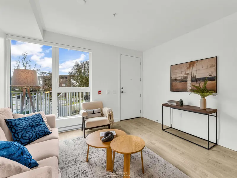 3130 SOPHIA STREET - photo 4 of 25