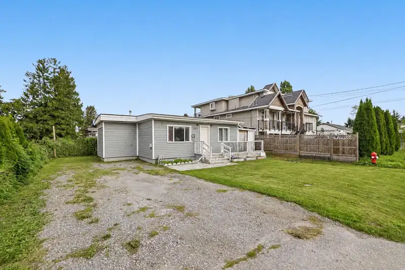 12441 113 AVENUE - photo 2 of 21