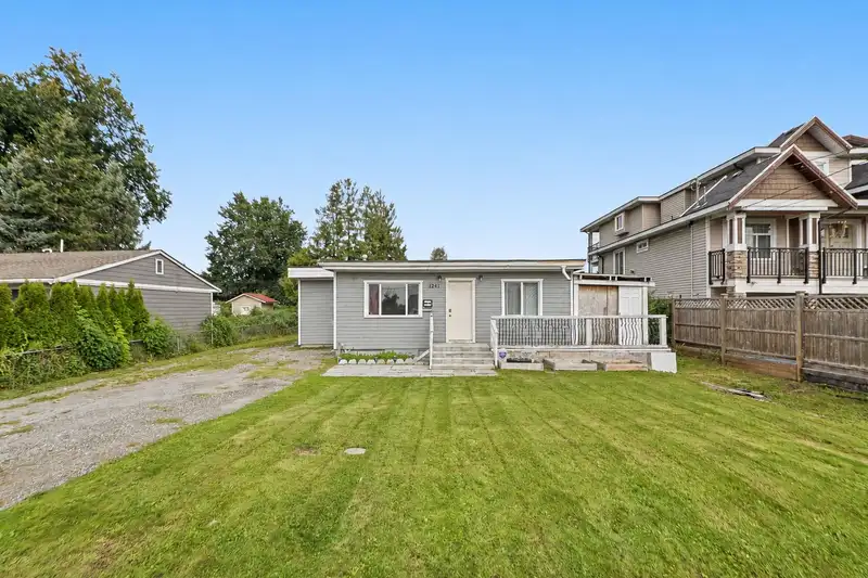 12441 113 AVENUE - photo 3 of 21