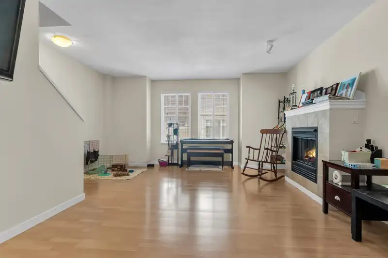 47 12711 64 AVENUE - photo 1 of 20