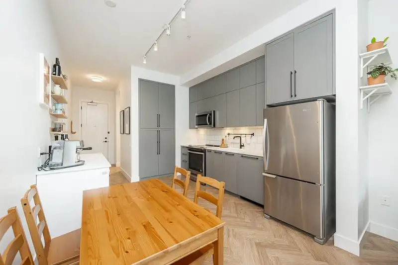 202 14968 101A AVENUE - photo 3 of 37