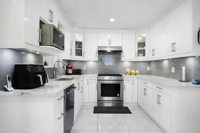 14217 67 AVENUE - photo 2 of 22