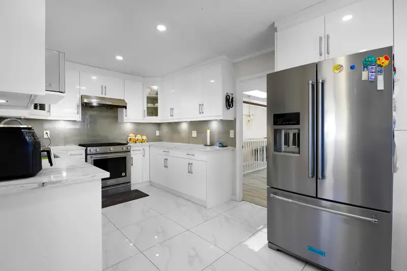 14217 67 AVENUE - photo 3 of 22