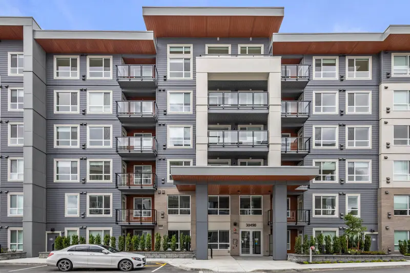 408 30490 CARDINAL AVENUE - photo 2 of 25