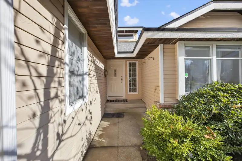 10512 WOODGLEN PLACE - photo 4 of 35