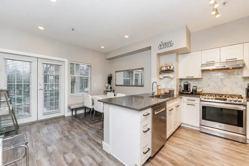 15 21535 88 AVENUE - photo 1 of 25