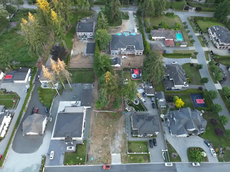 13088 57 AVENUE - photo 2 of 7