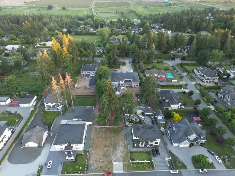 13088 57 AVENUE - photo 4 of 7