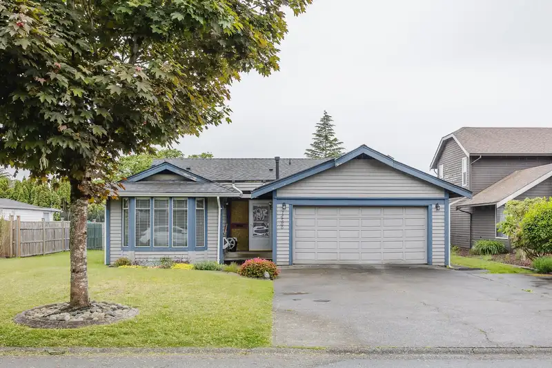14586 89 AVENUE - photo 1 of 37