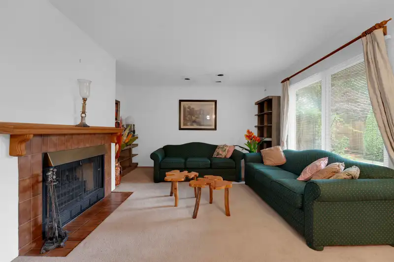 25 9930 148 STREET - photo 4 of 27
