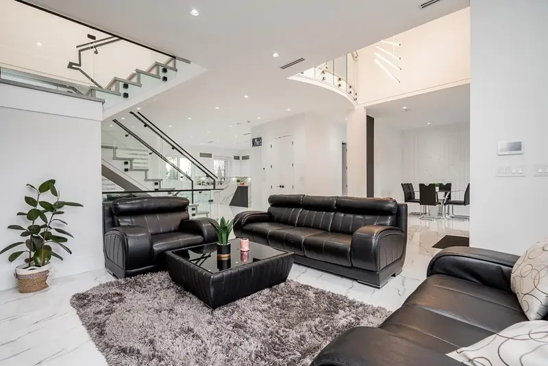 3846 SOUTHWOOD STREET - photo 3 of 25