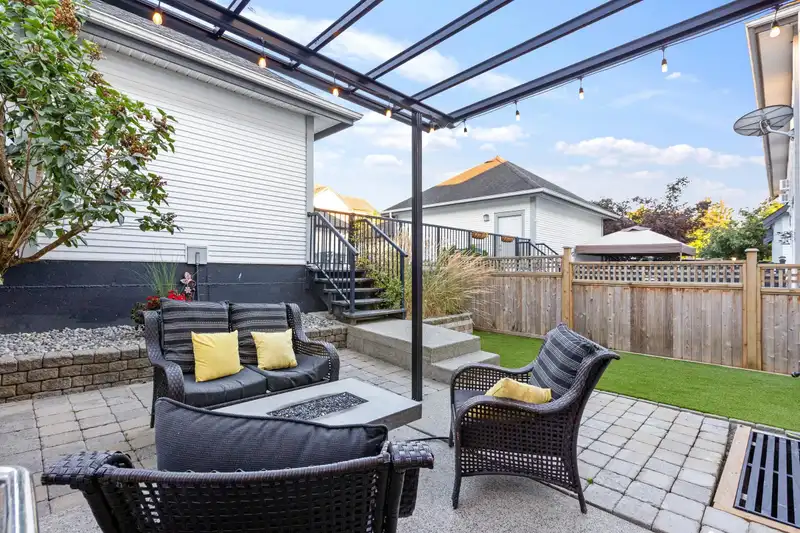 7014 179A STREET - photo 3 of 34