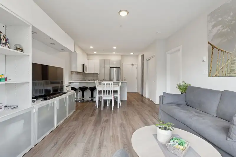 124 10838 WHALLEY BOULEVARD - photo 4 of 31