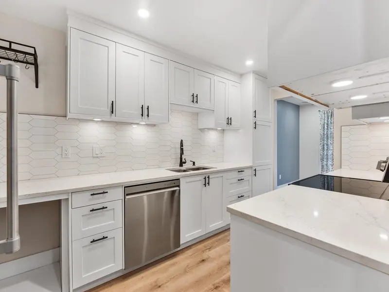 211 5191 203 STREET - photo 4 of 25