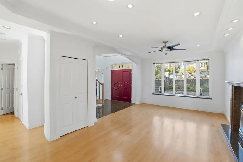 213 W 28TH STREET - photo 3 of 25