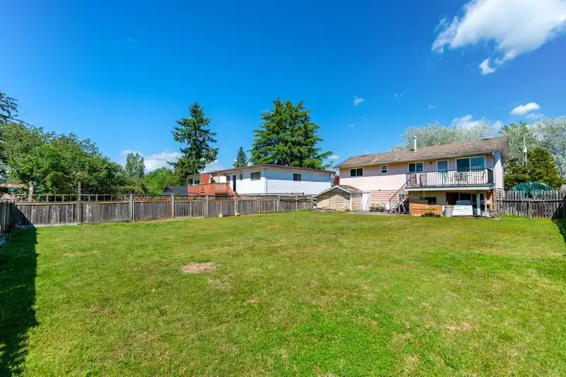 10335 149A STREET - photo 2 of 23